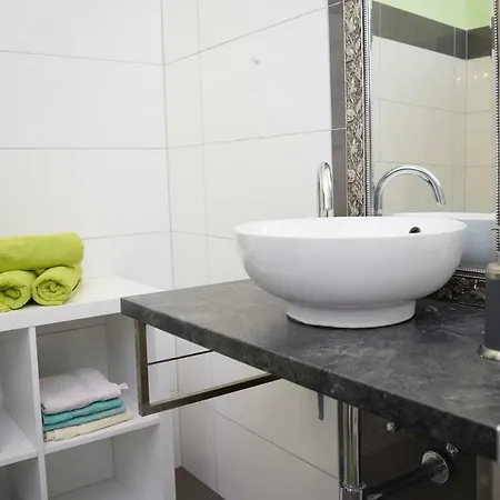 3 Zentrum , Kontaktloser Check In